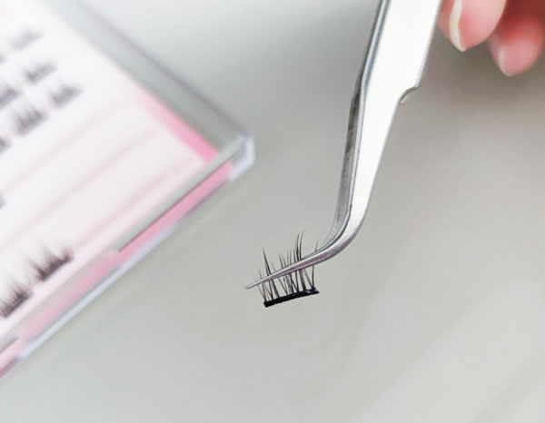 Pre-Glued Press-On Lashes ဖြင့် Fuller Lashes ကို ရရှိစေပါသည်။
