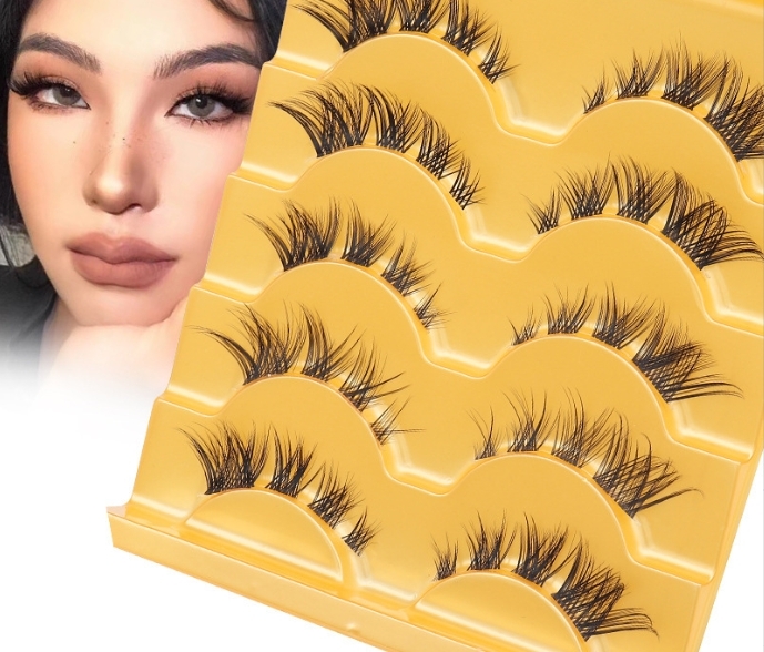 False Eyelashes vs. Segment Lashes- မင်းအတွက် ဘယ်ဟာက သင့်တော်လဲ။
