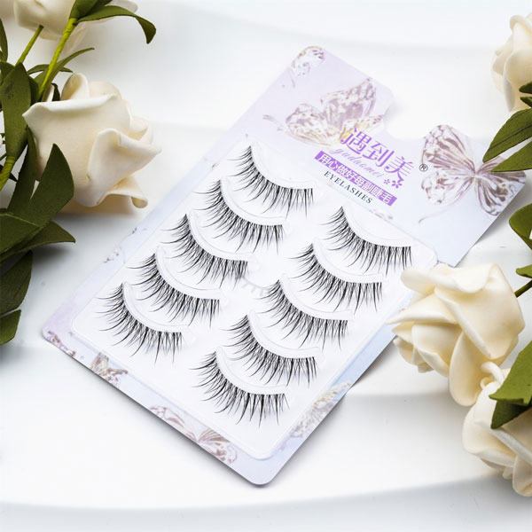 Clear Band Daily Eyelashes ဖြင့် နေ့စဉ် Fluffy Look အတွက် ပြင်ဆင်ပါ။
