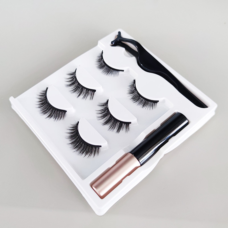 Eyeliner နှင့် Tweezers ဖြင့် 3D သံလိုက်မျက်တောင်များသည် သဘာဝအတိုင်းကြည့်နိုင်သည်။